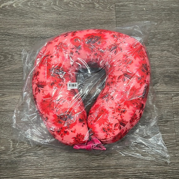 Getaway Travel Pillow in Potpourri - Picture 2 of 3